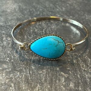 Turquoise colored stone bracelet